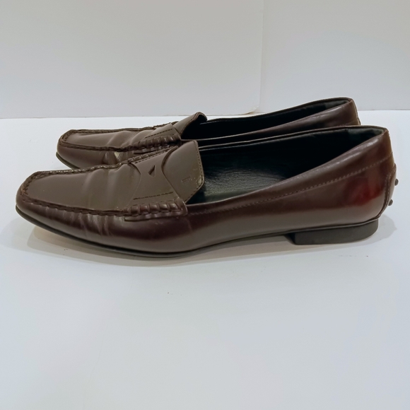 TOD'S Women's Square Toed Penny Loafer Brown Smooth Leather - Picture 2 of 11